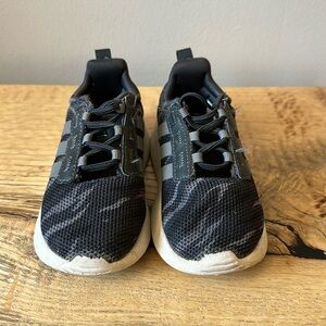 Adidas little kid size 9 sneaker